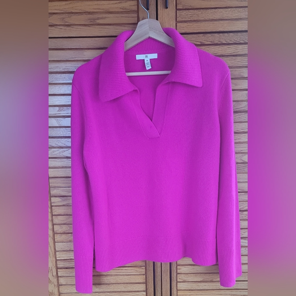Banana Republic V-Neck Cashmere Sweater in Vibrant Pink